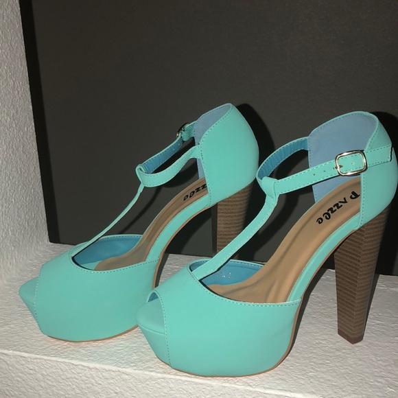 Women’s Heel - Picture 3 of 6